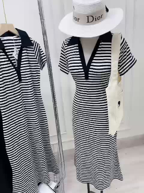 [Mã FATREND26 giảm đến 30k tối đa 99k] Váy body cổ bẻ đuôi cá ngắn tay đầm ôm nữ dáng dài siêu tôn dáng LD235 | BigBuy360 - bigbuy360.vn