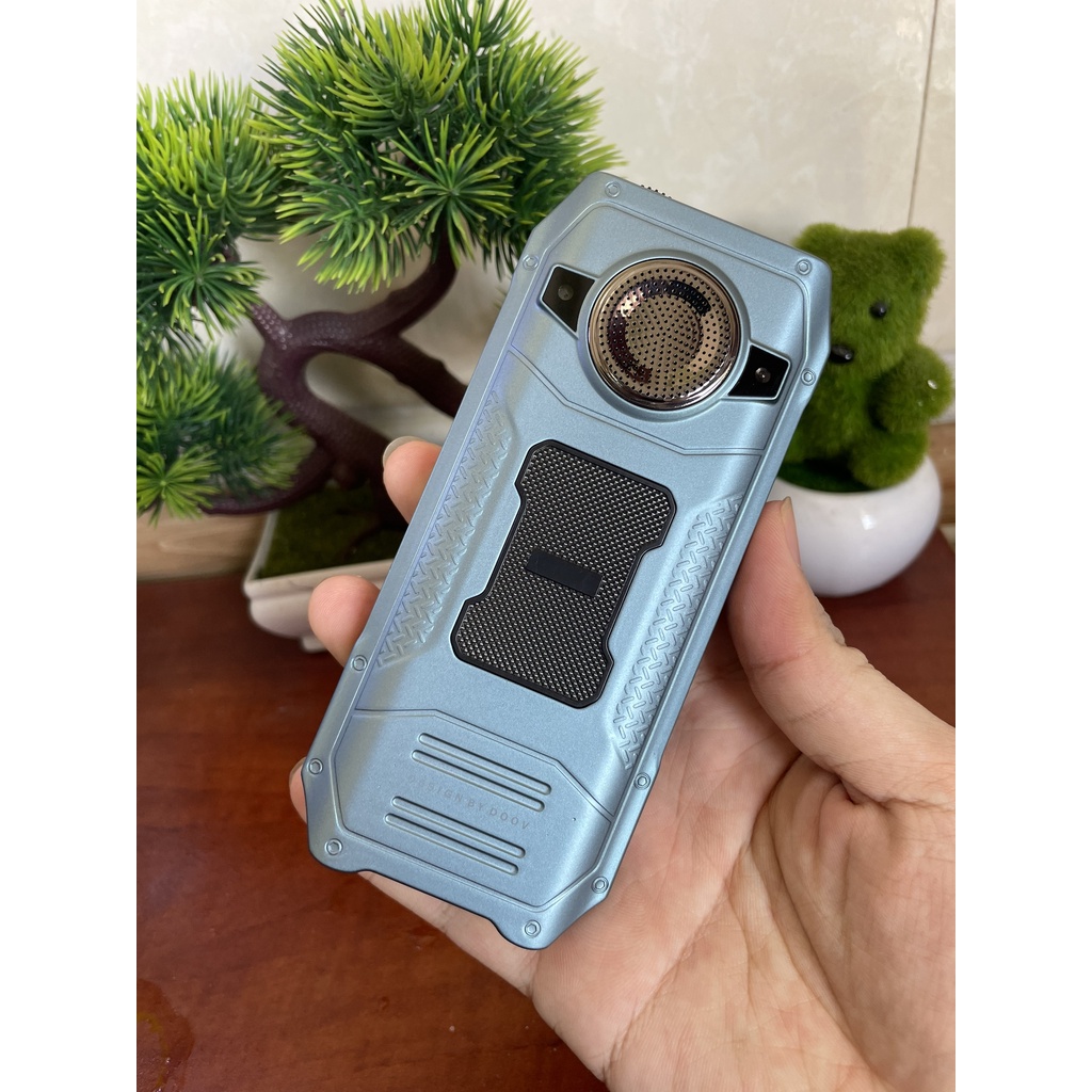 Điện thoại DOOV K80 giá rẻ, pin trâu, loa to ,đèn pin kép siêu sáng - Mới nguyên seal