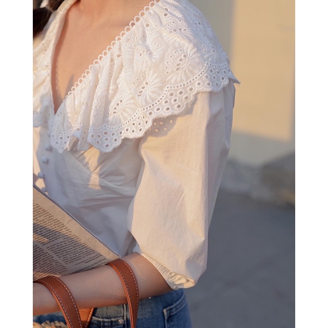 𝗗𝗢𝗡𝗡𝗔 𝗧𝗢𝗣 - Áo cổ bèo ren