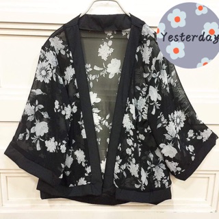 Áo kimono nền đen hoa trắng