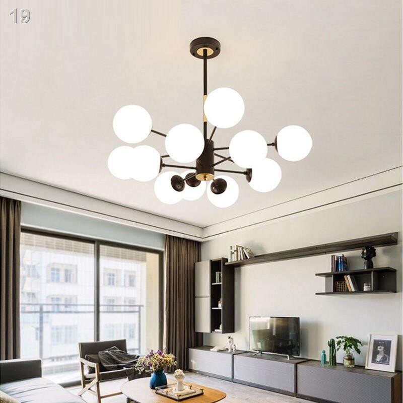 Đèn chiếu sáng sang trọng phòng khách hiện đại và đơn giản, trần ngủ tạo ăn căn hộ