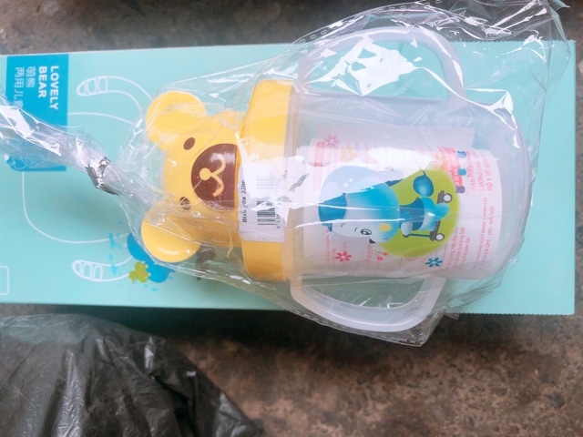 Bình uống nước cho bé
