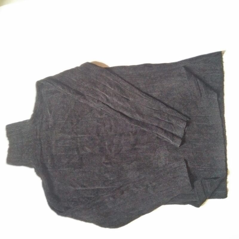 Áo len chui đầu màu đen secondhand