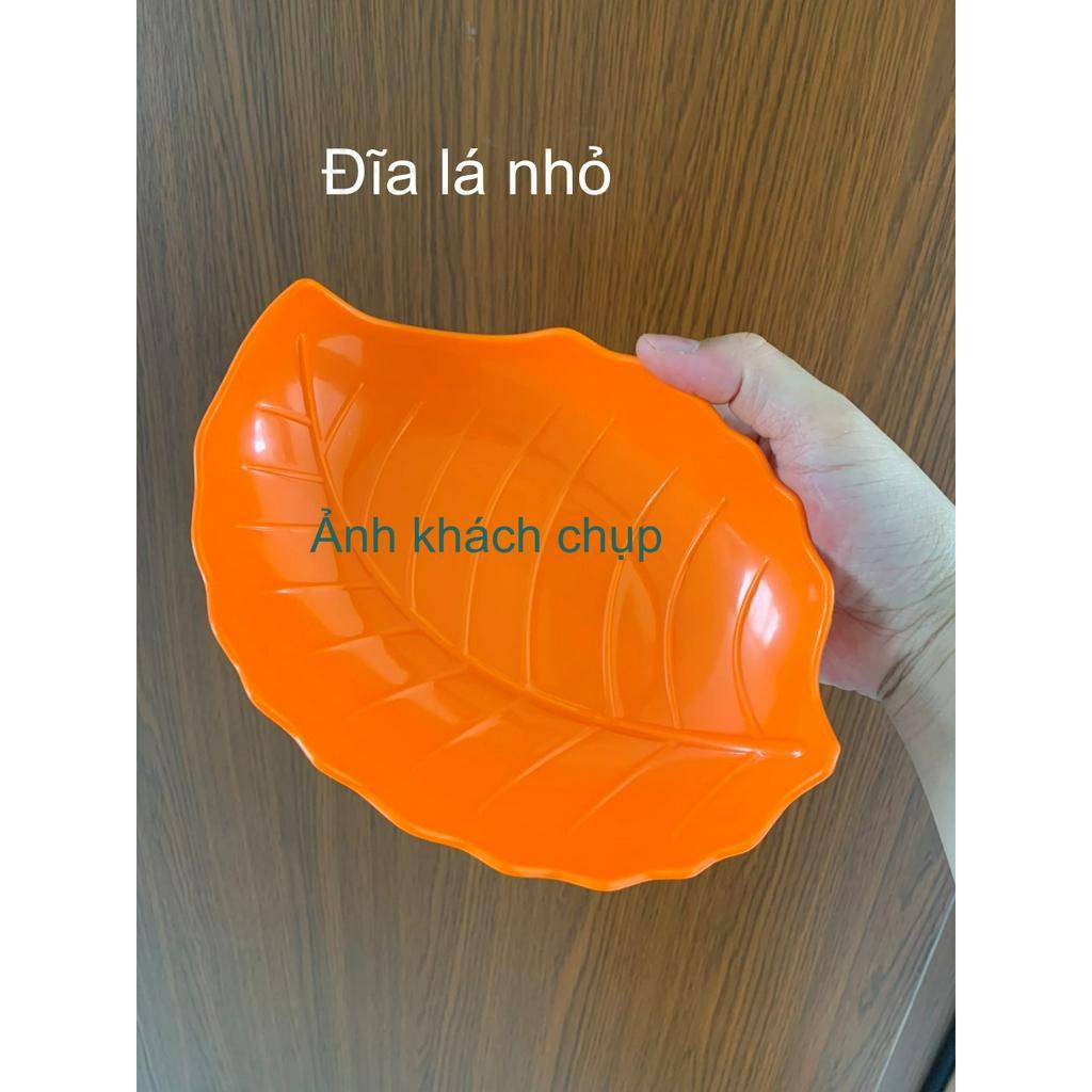 Đĩa nhựa hình lá Việt Nhật 2 size to nhỏ, đựng hoa quả, bánh kẹo, đồ ăn