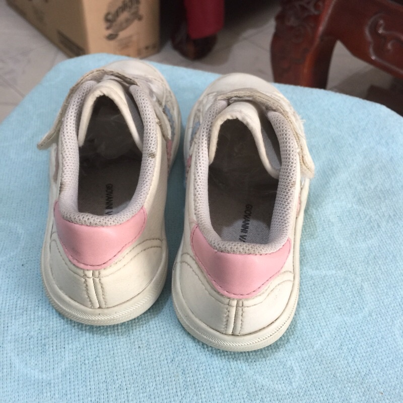 Giày si tuyển. GIÀY TRẺ EM HÀNG HIỆU, dài 18cm, mới 80%
