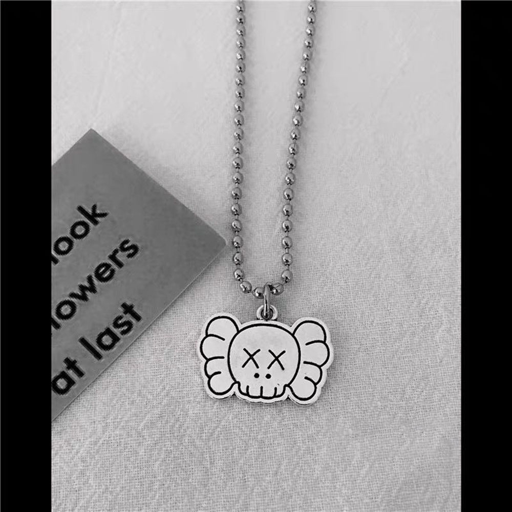 Dây chuyền mặt chạm khắc hoạ tiết hoạt hình độc đáo cho các cặp đôi