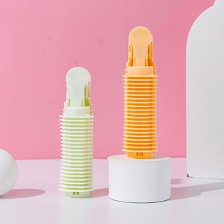 Lô uốn tóc có kẹp giữ nếp tóc cố định