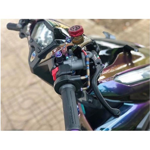 Bình dầu khói Brembo kèm dây titan nắp nhôm nguyên khối CNC