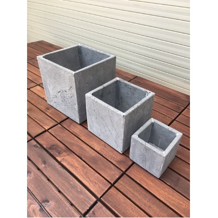 Chậu treo ban công chung cư trồng hoa hình vuông 15x15x15cm bằng đá ong xám tự nhiên sử dụng 5-10 năm ngoài trời