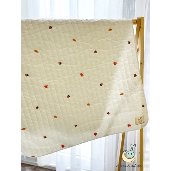 Topper thảm lót chống thấm chần bông cho bé Moon&Mints, hoạ tiết thêu phong cách Hàn Quốc