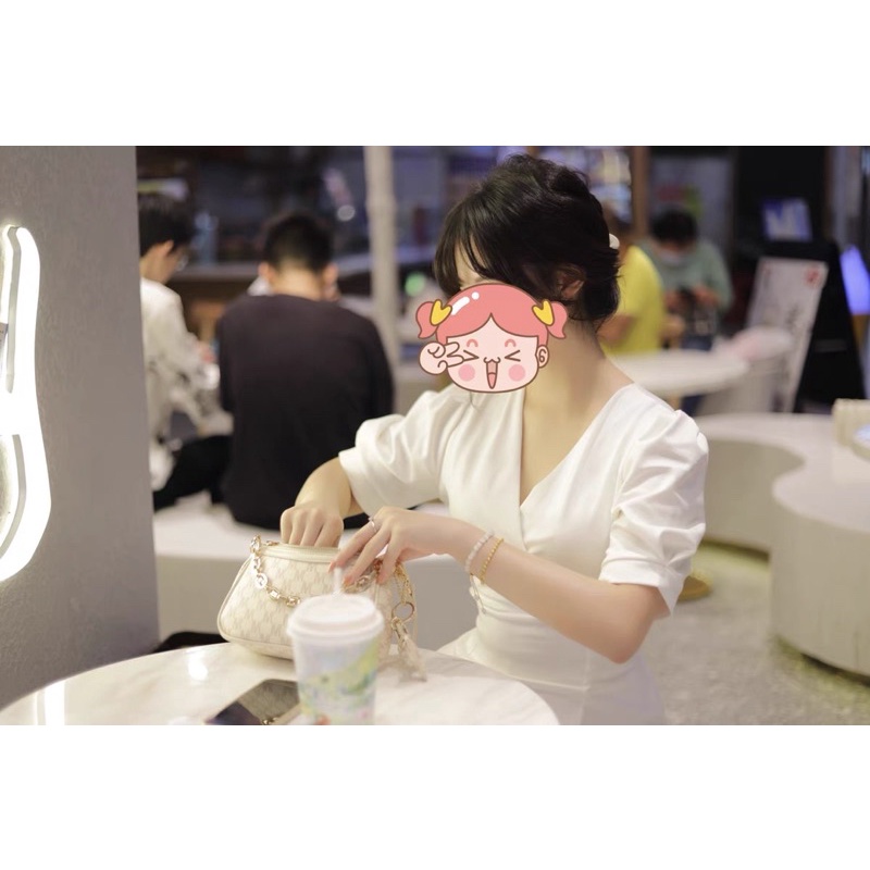 Váy thiết kế trắng đuôi cá