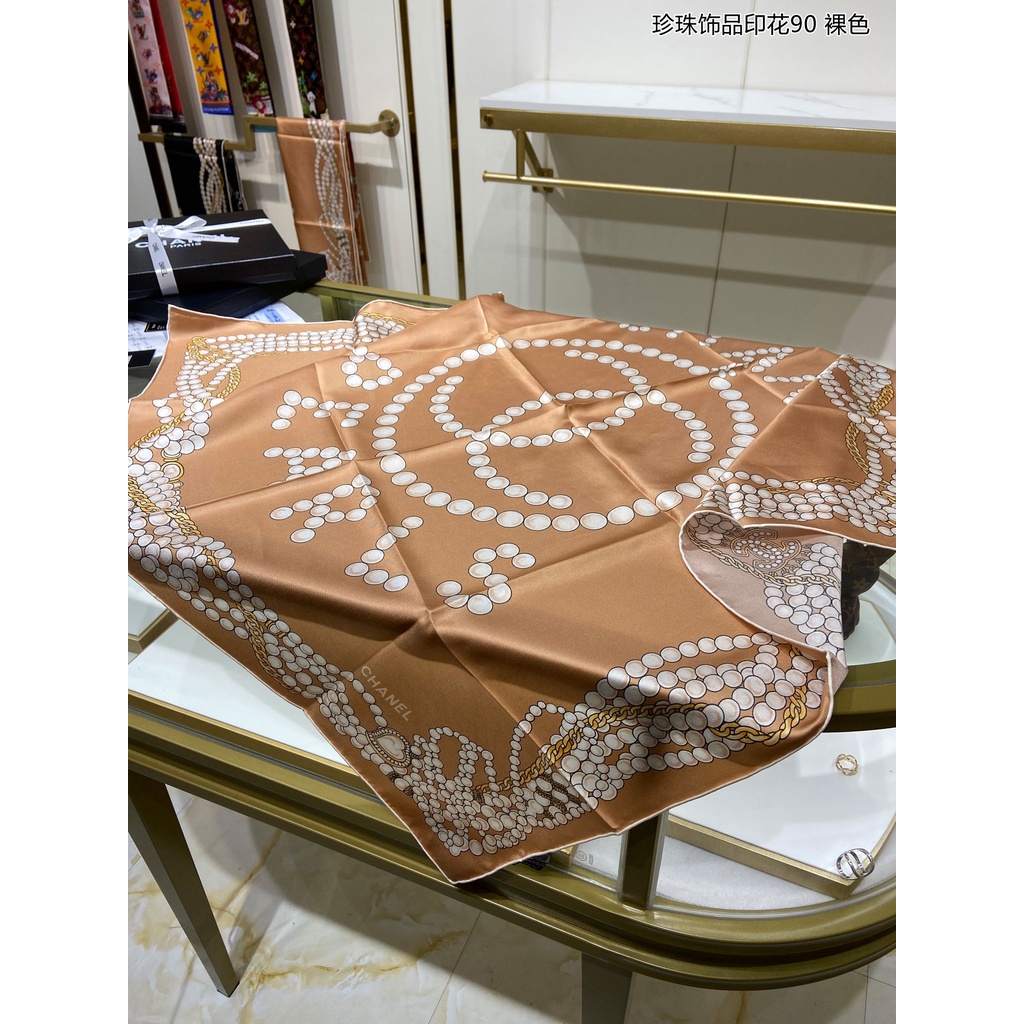 Khăn Quàng Cổ Lụa Vuông In Chữ CC Thời Trang Cho Nữ