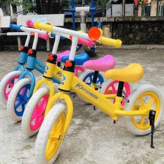 Xe chòi chân cho bé - Xe thăng bằng cho bé từ 1 tuổi gọn nhẹ dễ dàng lắp ráp cao cấp có chân chống. Bảo hành 12 tháng