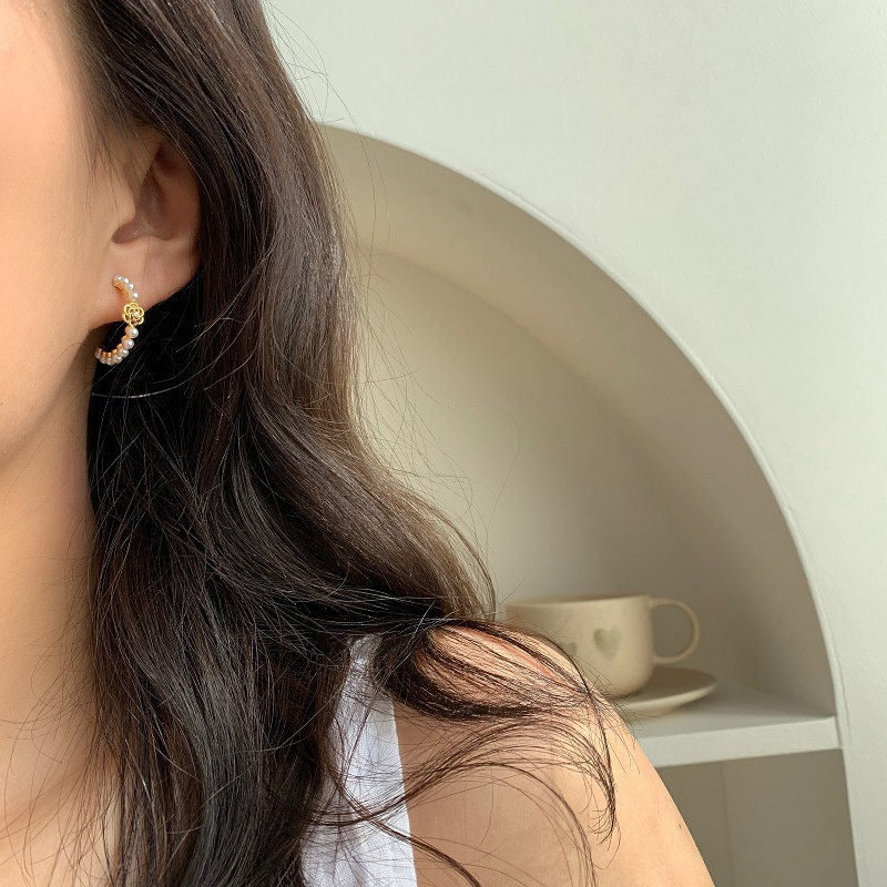 Hoa tai bạc s925 kiểu hoa trà đính ngọc trai giả phong cách Pháp cổ điển thời trang dành cho nữ