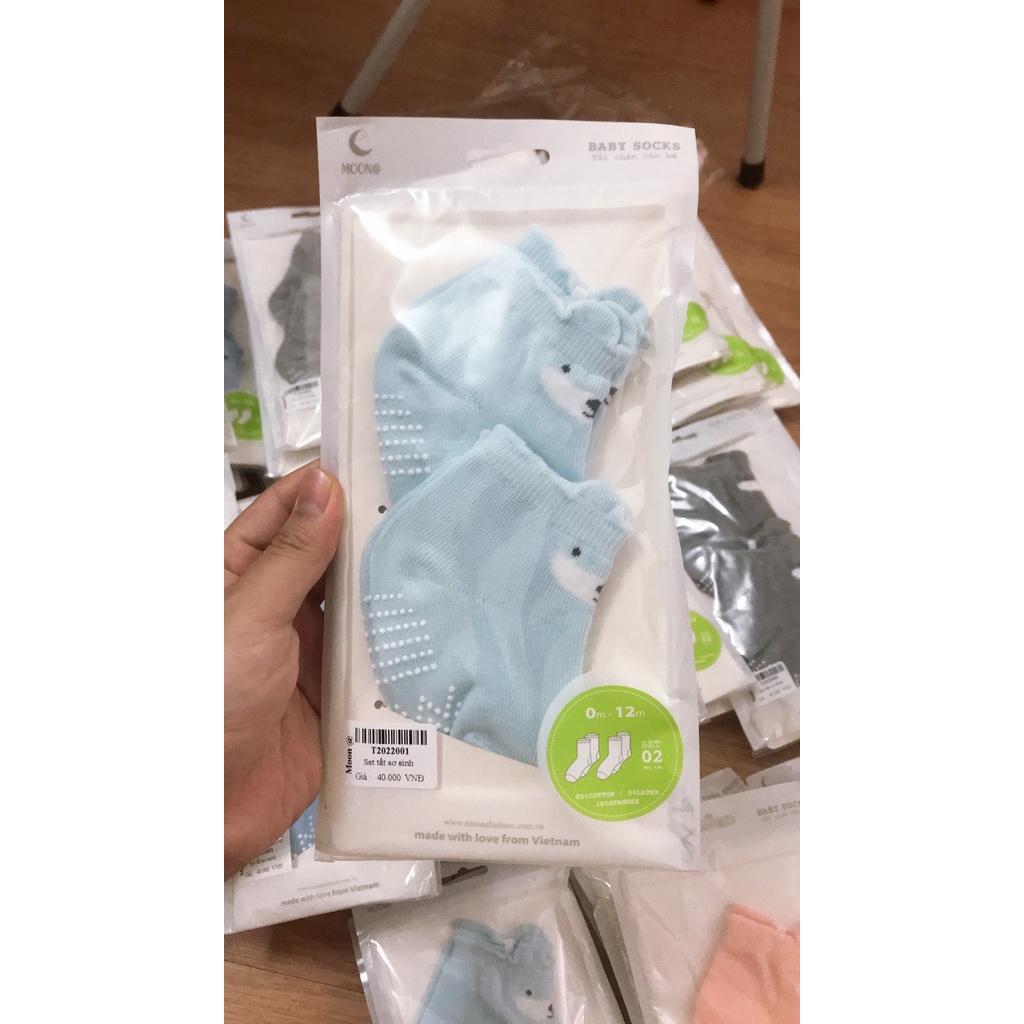 Tất cho bé Moon set 2 đôi tất sơ sinh chống trơn trượt, size 0 tháng đến 3 tuổi