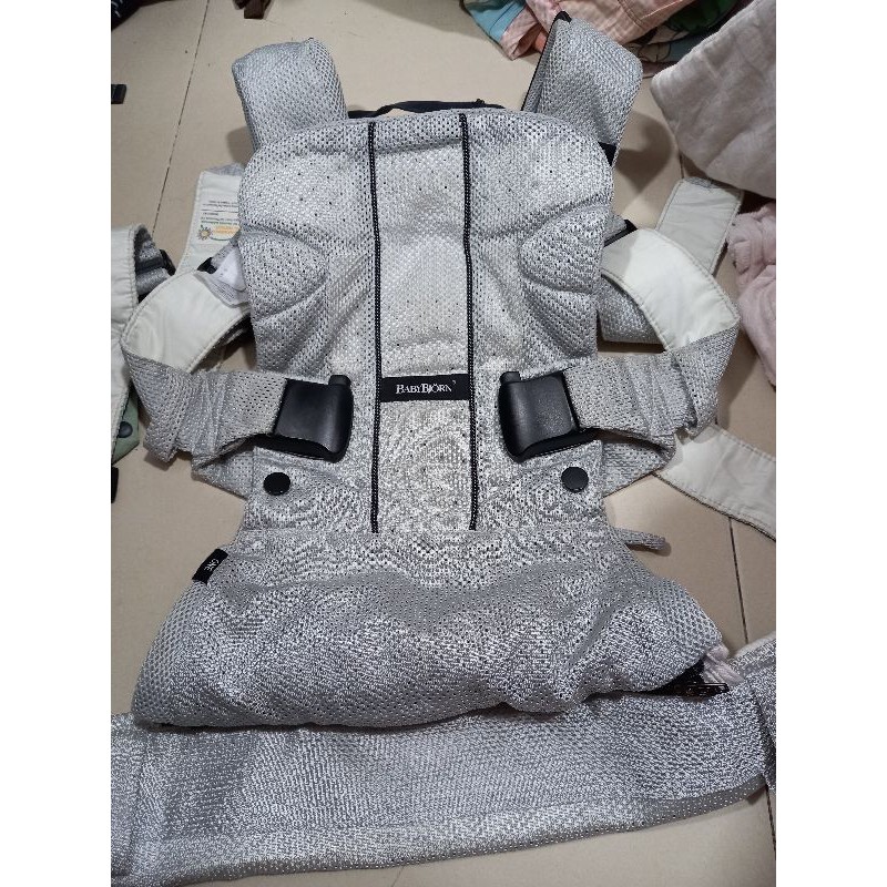 Địu trợ lực vải lưới babybjorn xám cho bé ms27