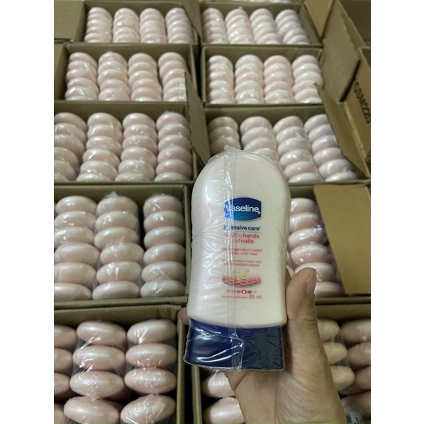 kem dưỡng da tay và móng vaseline 85g