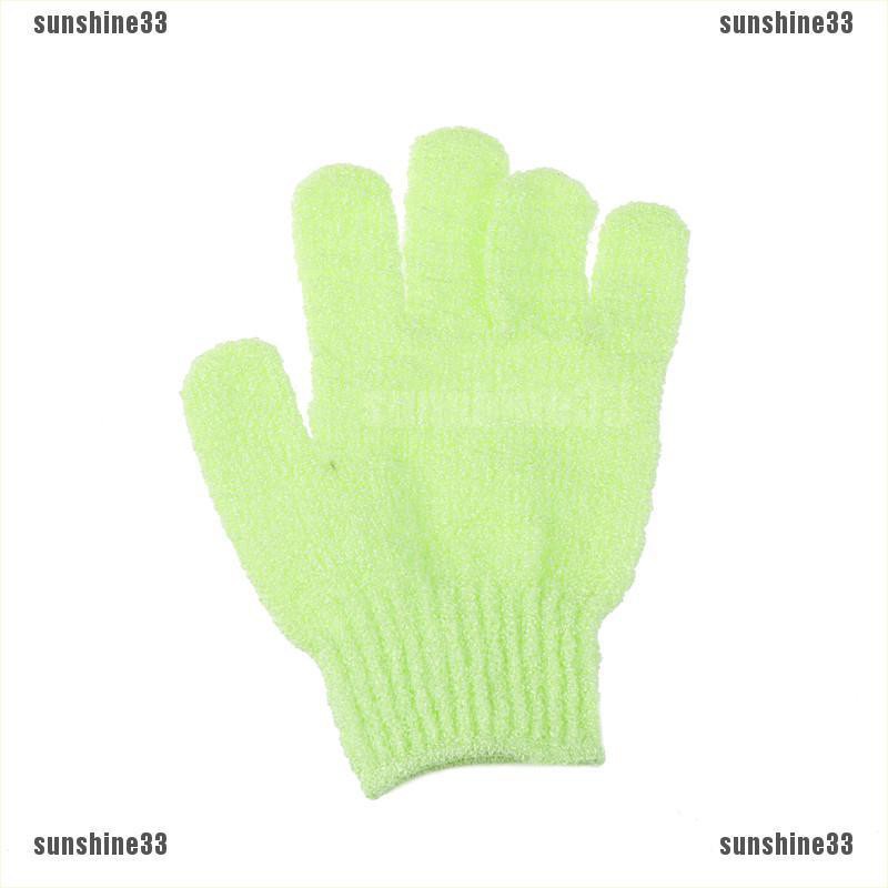 Găng tay tẩy tế bào chết dùng khi tắm cơ thể