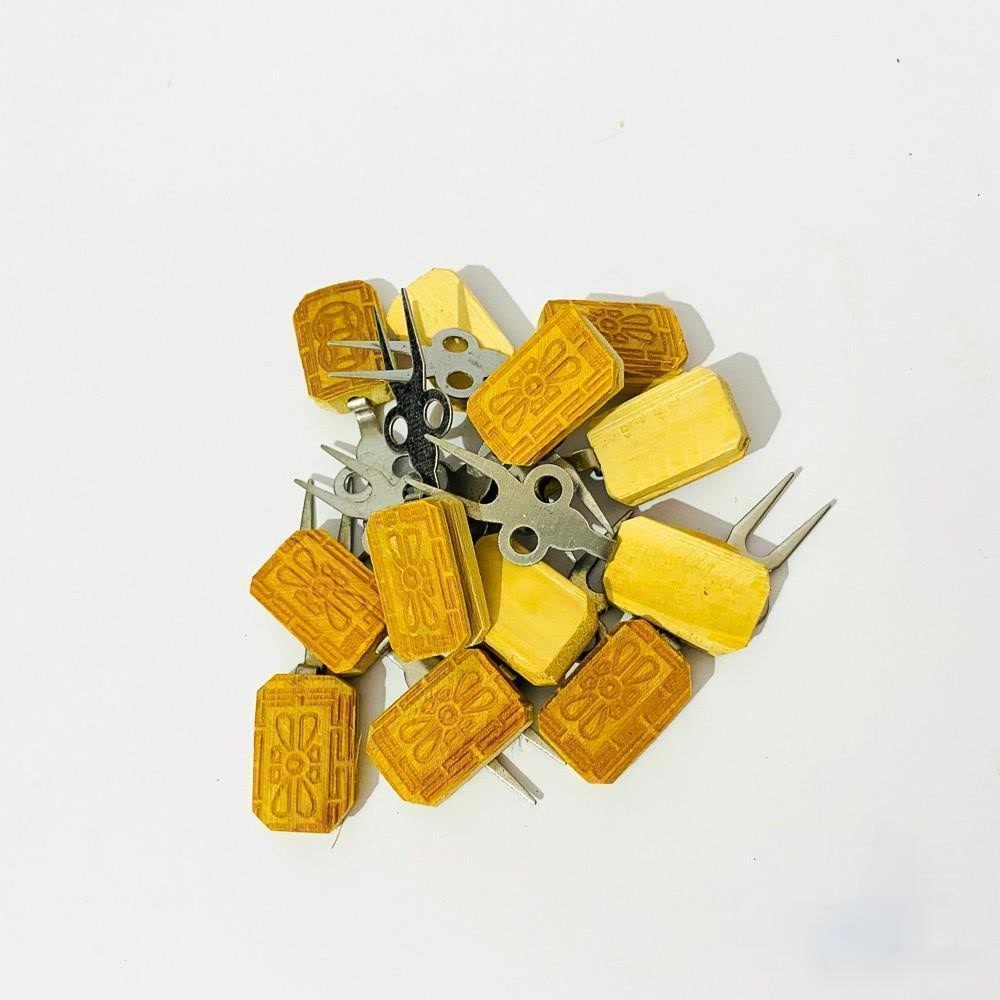 Phụ kiện lồng chim LOVECHIM, Xiên chuối hoa quả cho chim chất liệu đầu xiên inox trẻ giá rẻ , Xiên hoa quả khắc laze