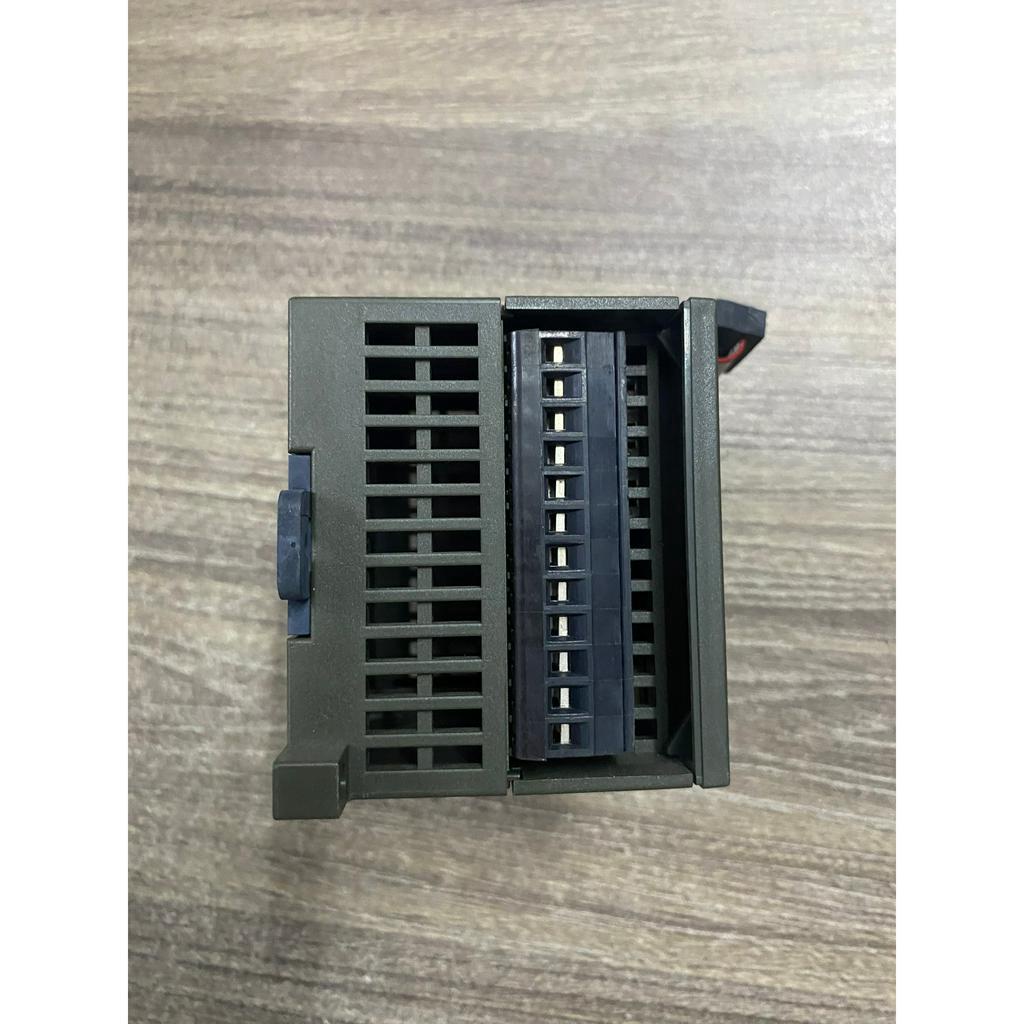 Module  S7-200  EM 223 GERMANY  mở rộng 8 ngõ vào 8 ngõ ra RELAY tháo máy