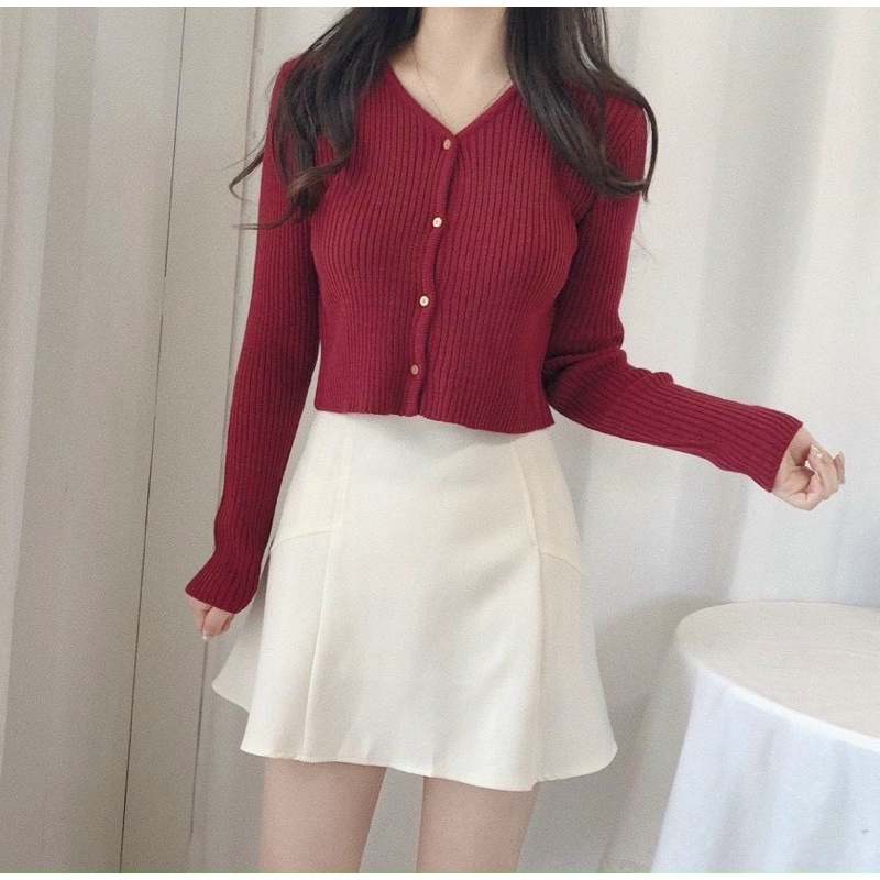 SET ÁO ĐỎ GÂN TAY DÀI NÚT + CHÂN VÁY TRẮNG