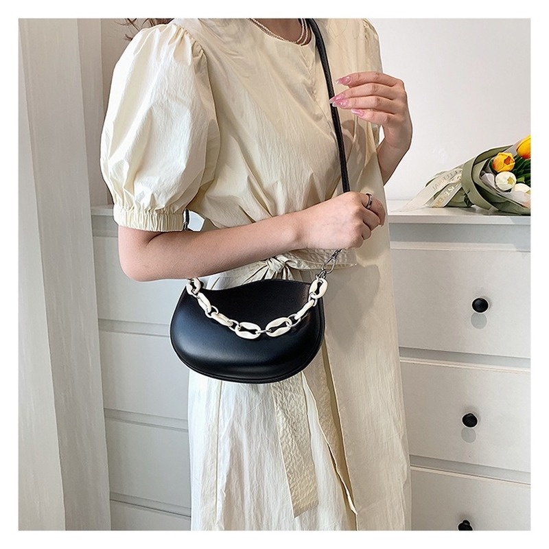 Túi Tròn Đeo Chéo Có Dây Xích NB00274