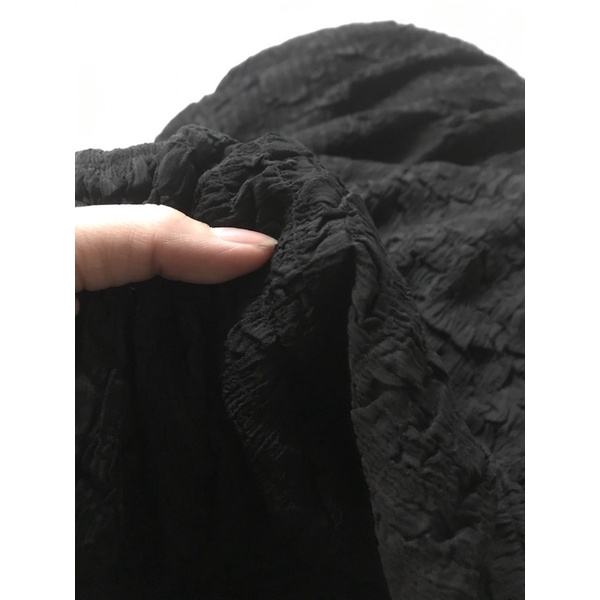 Vải voan xốp dập ly nhăn màu đen tuyền mềm rũ đẹp xinh (khổ 1m5)may đầm váy , áo kiểu thời trang