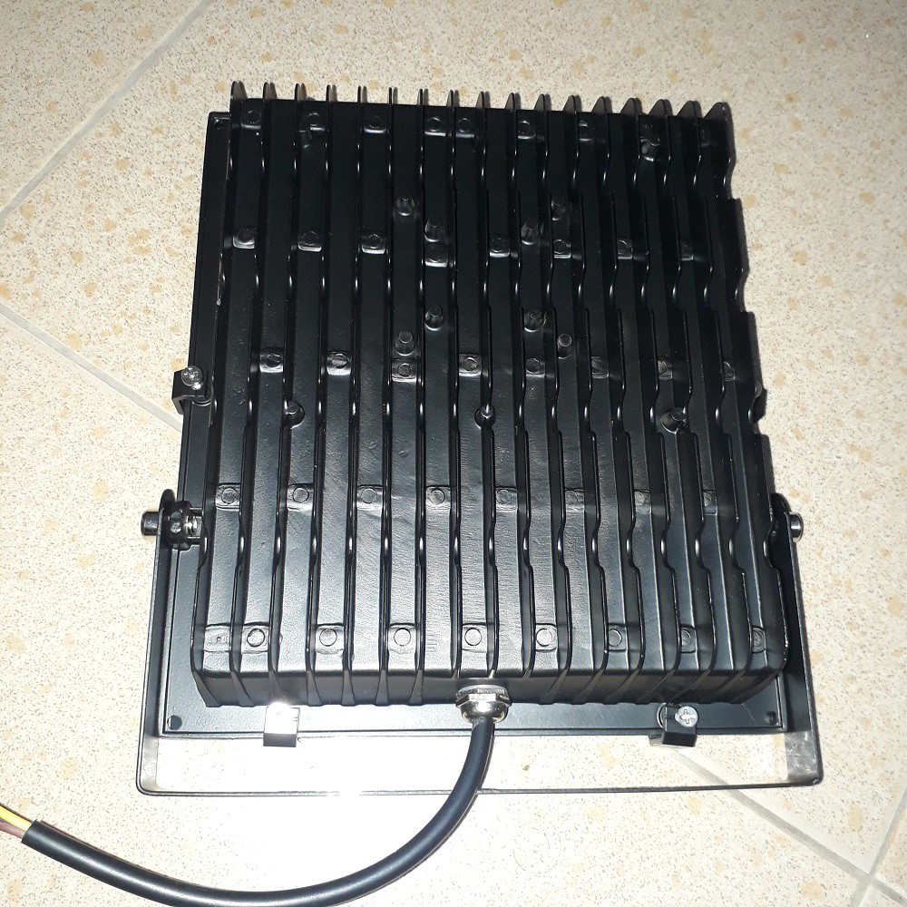 Đèn pha sân vườn siêu sáng bóng LED 10w, 20w, 30w ,50w, 100w