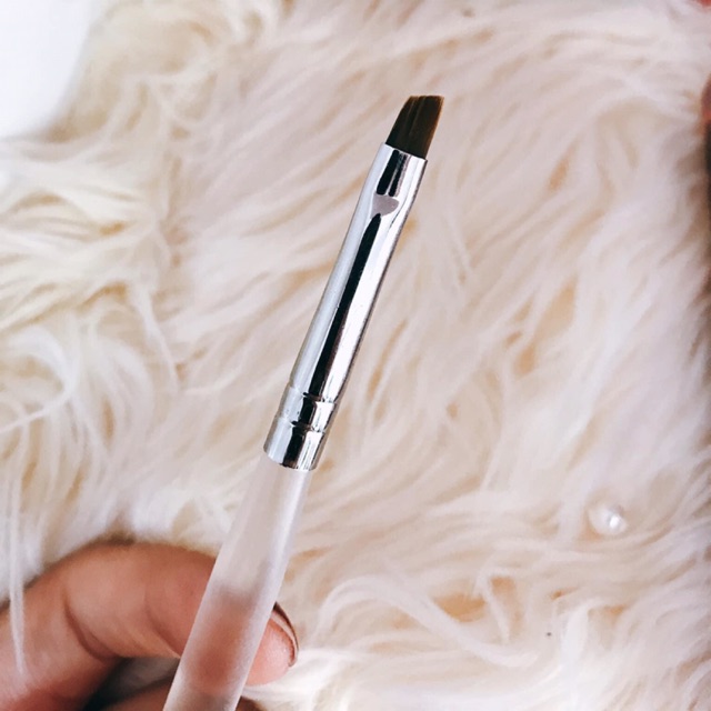 Cọ eyeliner thần thánh