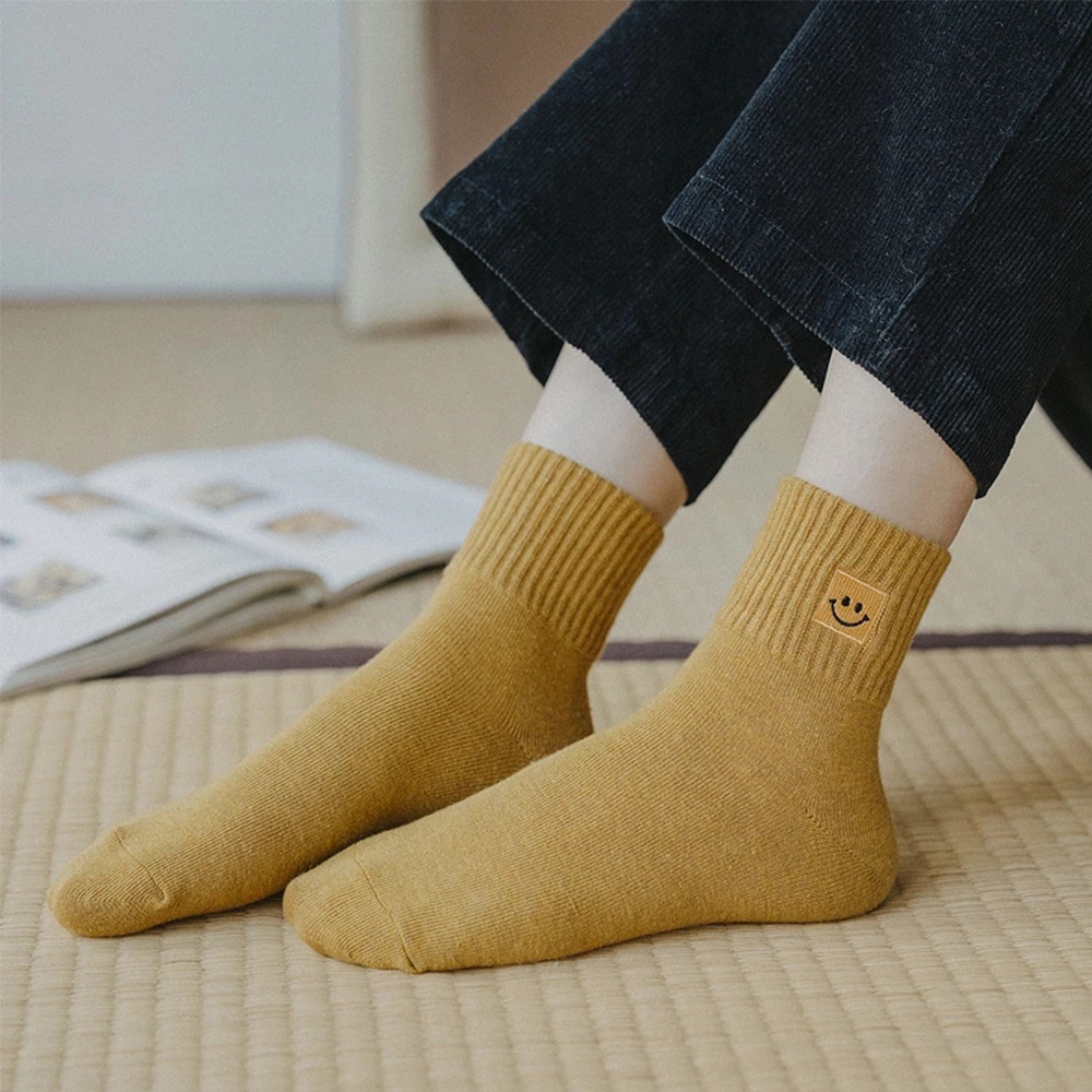 Vớ cotton màu trơn thêu hình mặt cười thời trang thu đông cho nữ