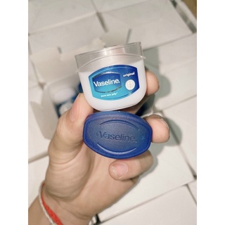 Dưỡng môi hồng xinh Vaseline