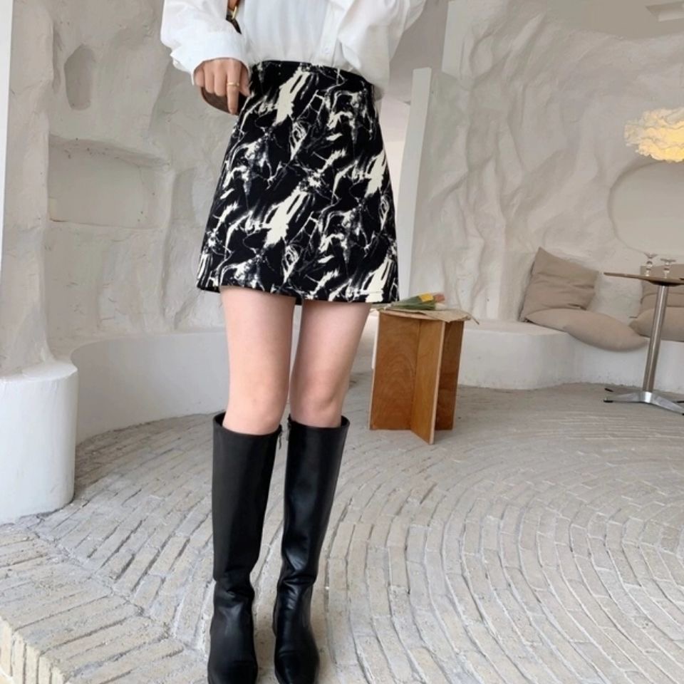 Chân váy chữ A kiểu dáng thời trang độc đáo xinh xắn cho nữ | BigBuy360 - bigbuy360.vn