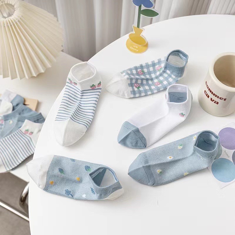 Combo 5 đôi tất cổ ngắn chất cotton phối họa tiết dâu tây tông màu xanh Hàn Quốc