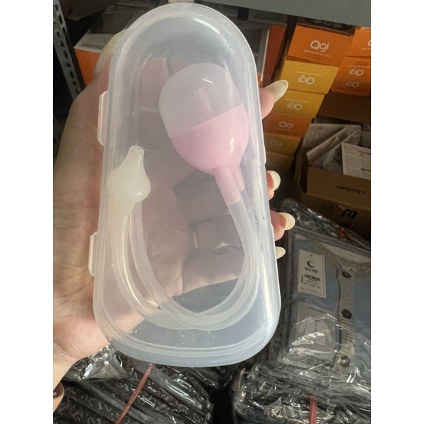 Hút mũi cho trẻ bé từ sơ sinh