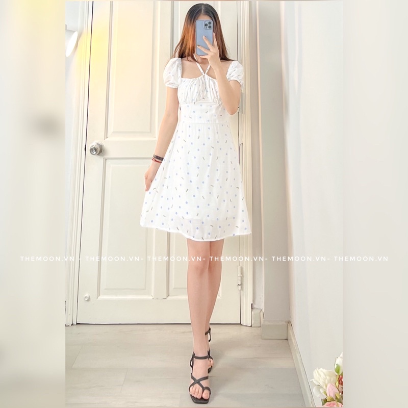 Đầm hoa nhí dáng ngắn mini váy xoè rớt vai dây yếm chéo cổ cutout lưng màu trắng