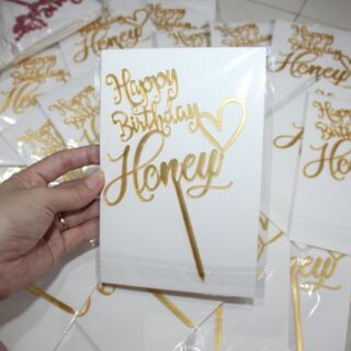 Toper nhựa sắc sảo