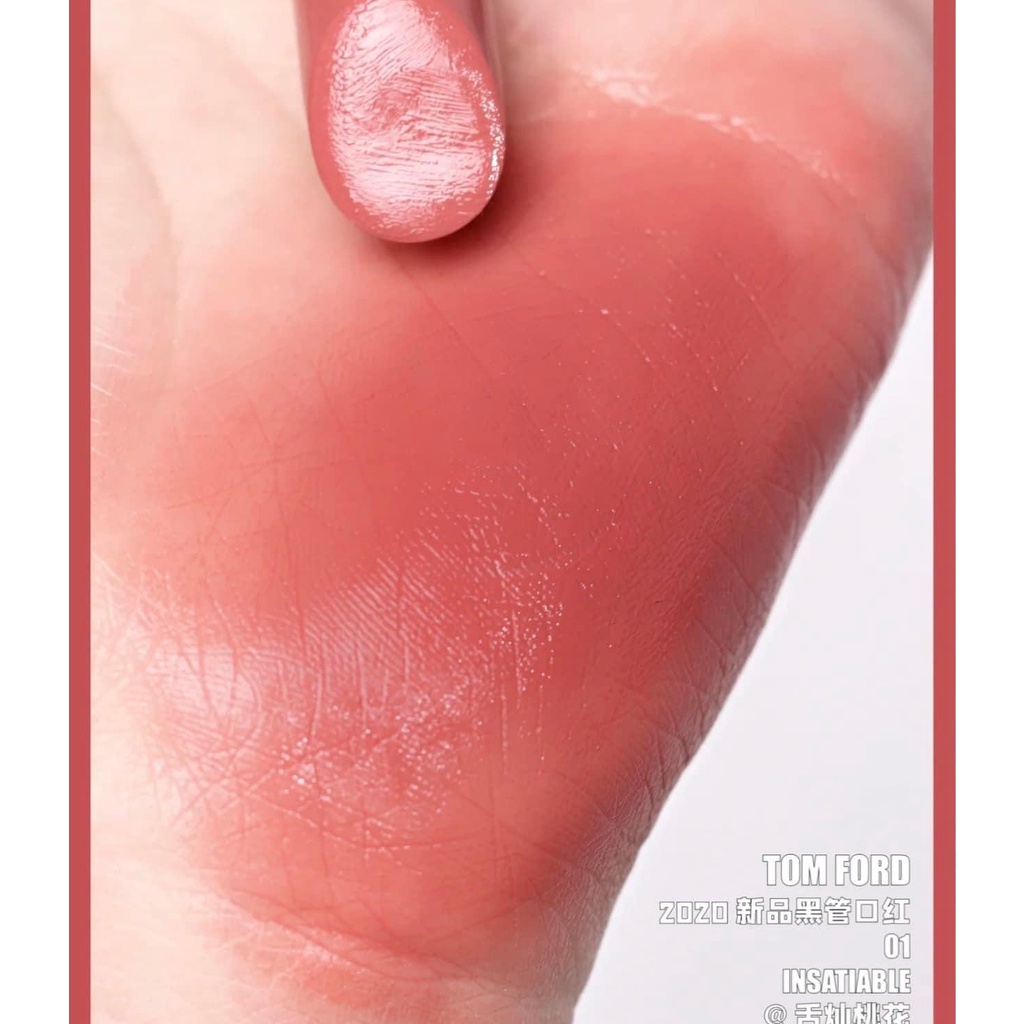 Son môi 𝗧𝗢𝗠𝗙𝗢𝗥𝗗 𝟬𝟭 𝗜𝗡𝗦𝗔𝗧𝗜𝗔𝗕𝗟𝗘 Tông màu hồng cam đất, chất son siêu mịn, thiết kế sang trọng, chắc tay