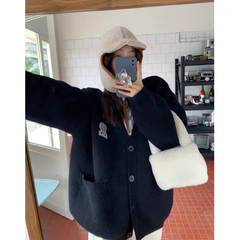 Áo len Cardigan chữ R form to