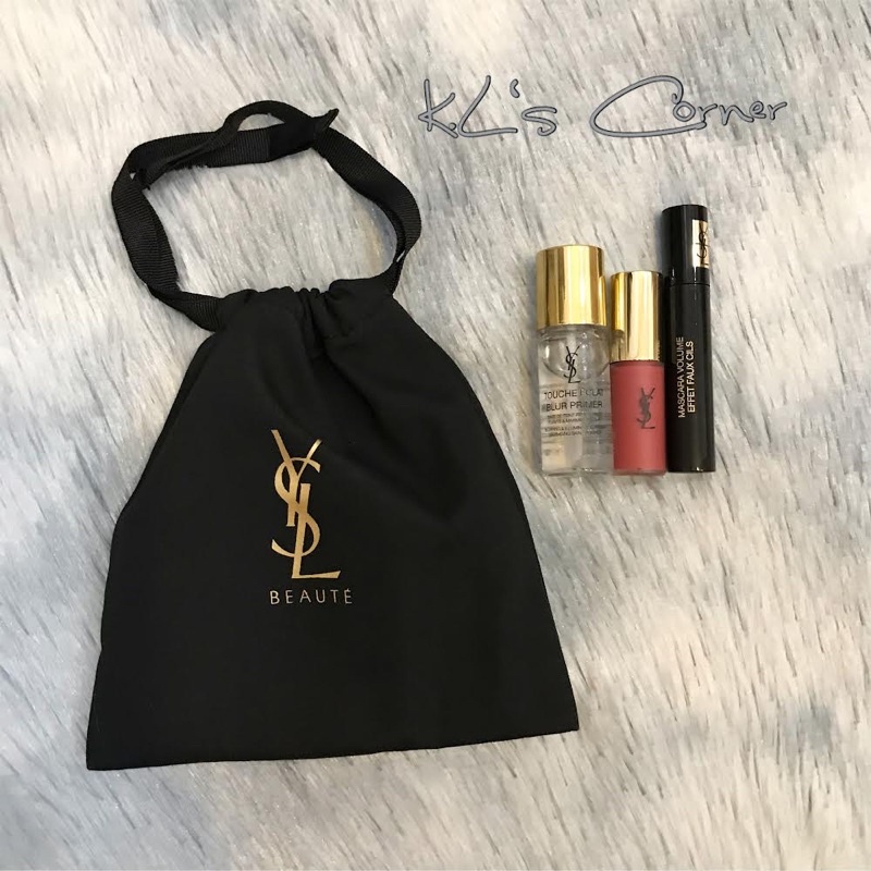 Set makeup gồm 3 món travelsize như hình