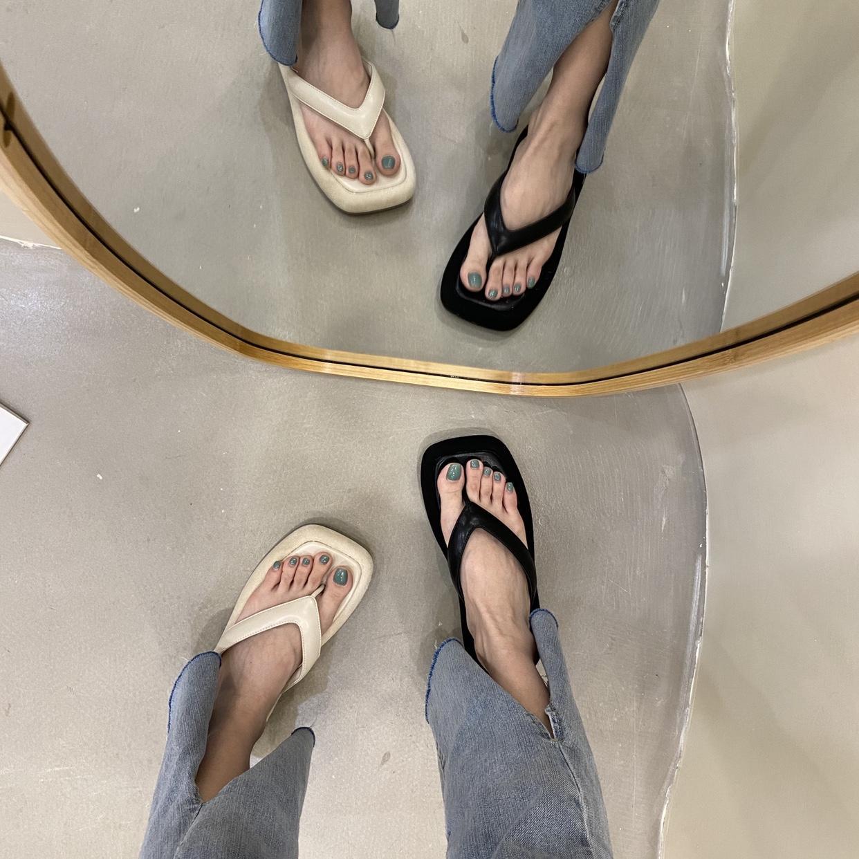 Ulzzang Middle Heel Comfortable Clip Flat Slipper Sandals