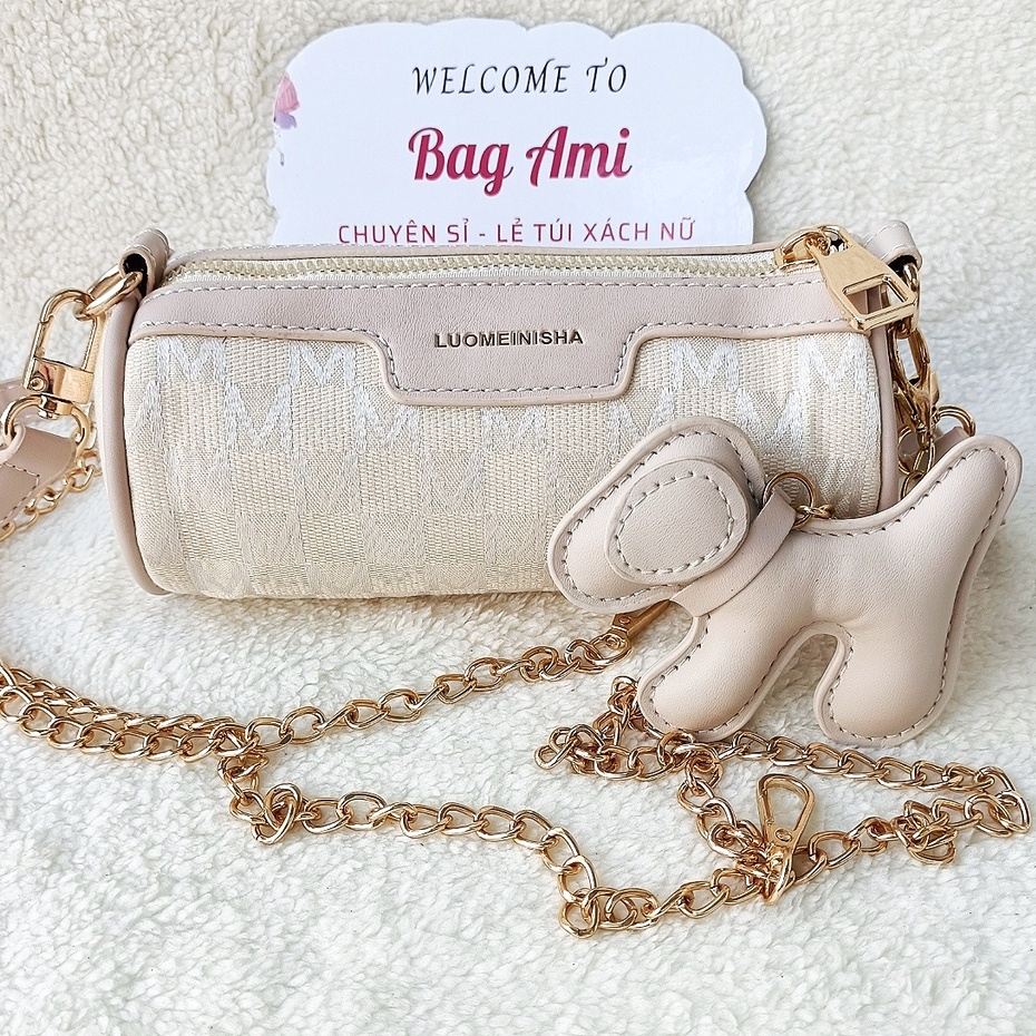 Túi xách nữ thời trang Quảng Châu đeo vai đeo chéo dáng trống dài độc lạ kèm móc khoá hình cún Bag Ami