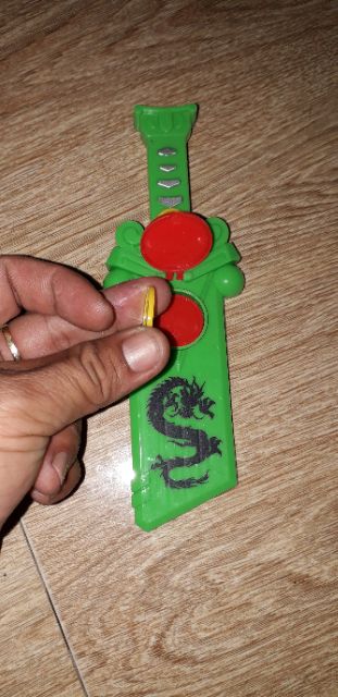 Đồ chơi bắn đĩa bằng nhựa rất đẹp như hình