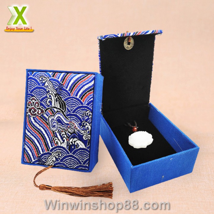 Hộp Gấm Thêu Họa Tiết Đựng Lắc Tay Và Vòng V.2 - Muasamhot1208