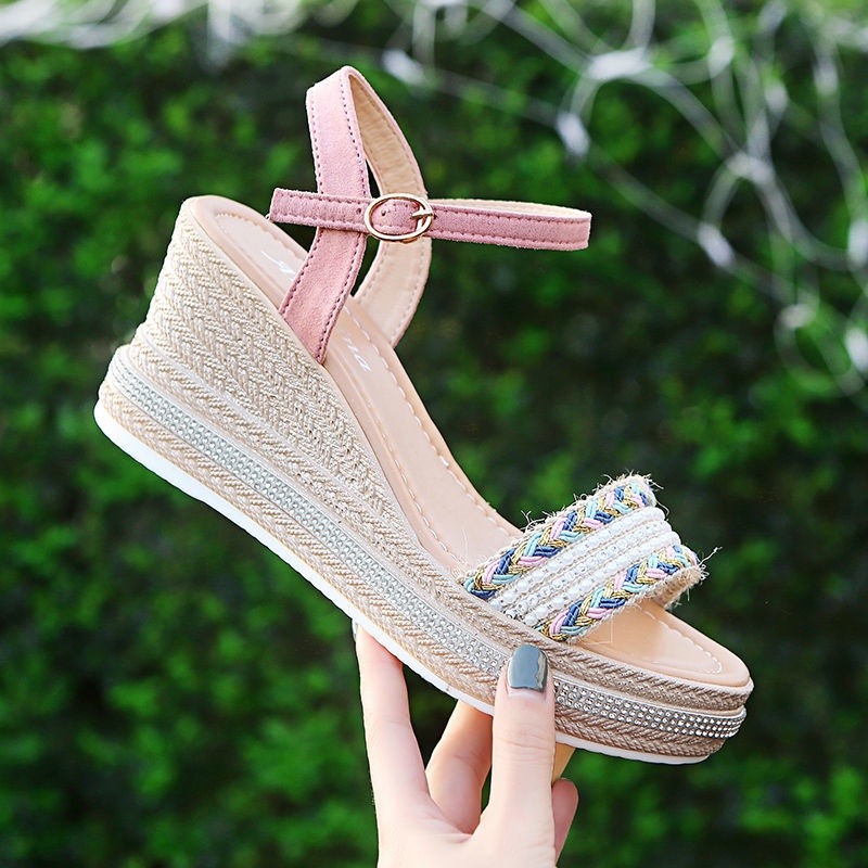 Xăng đan Đế Mềm Chống Trượt Thoải Mái Dành Cho Nữ