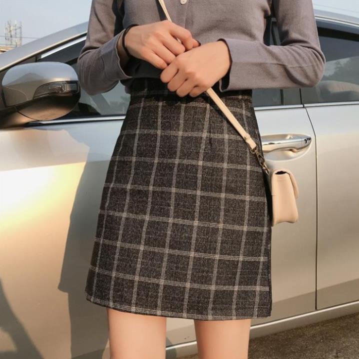 Yena Chân váy ngắn lưng cao họa tiết kẻ sọc theo phong cách retro | BigBuy360 - bigbuy360.vn