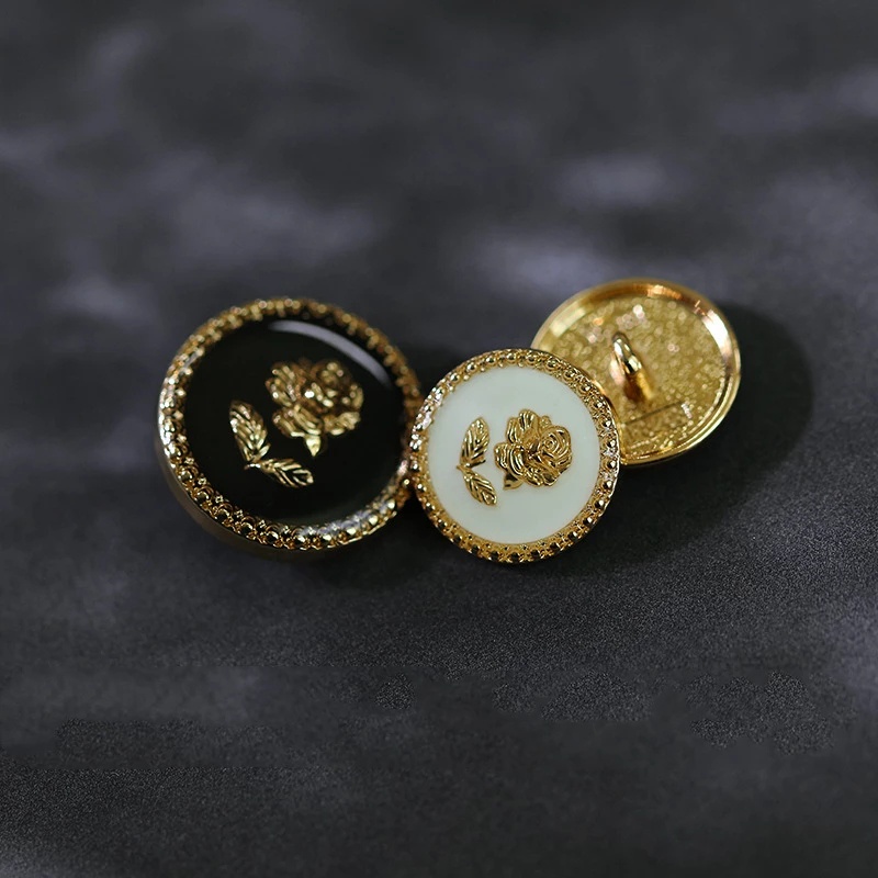 Set 5 Nút Tròn Bằng Kim Loại Họa Tiết Hoa Trắng Đen Phong Cách Vintage Dành Cho Áo Khoác Cardigan