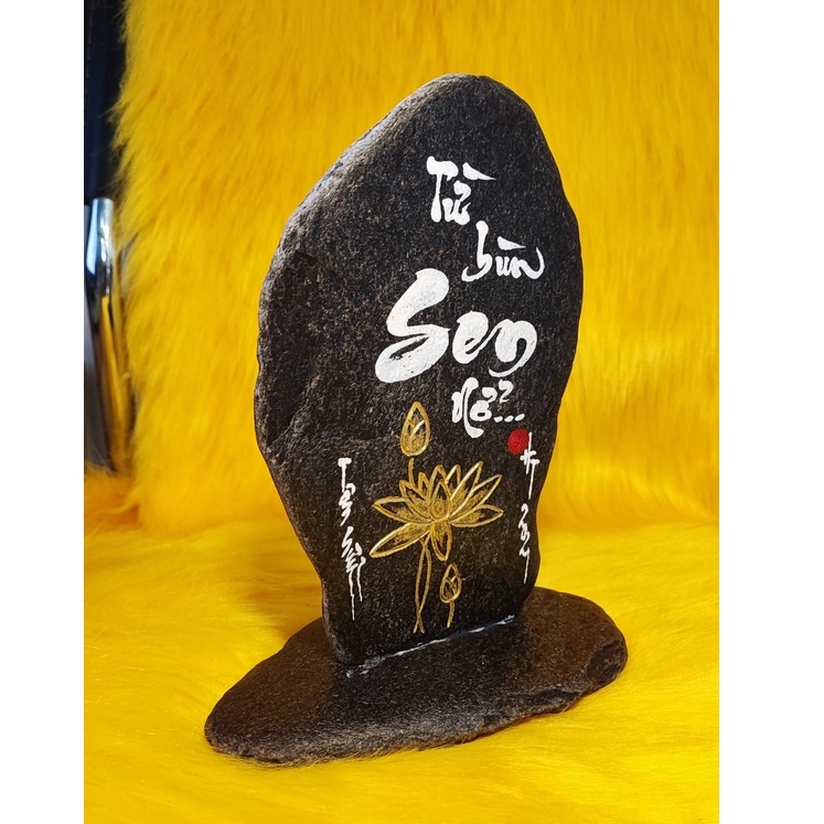 Thư pháp chữ Sen viết trên đá  Kích thươc: 16x11x21cm