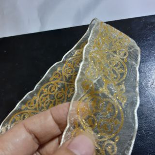 Dây ruy băng màu vàng họa tiết có kim sa cực sang khổ 4cm