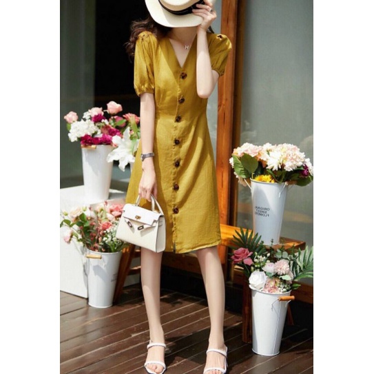 Đầm xòe cổ v màu vàng, tay phồng bo thun, cài nút trước, thân xếp li cách điệu Lh0917399527