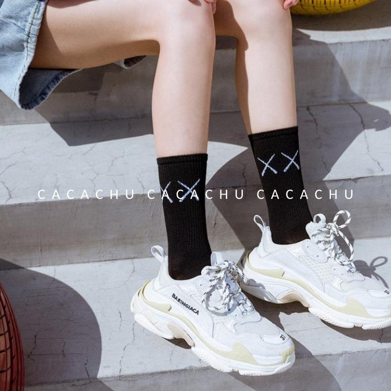 Tất vớ nữ cổ cao hàn quốc màu đen trắng cute dễ thương dấu XX Kaws phong cách vinatge giá rẻ CACACHU L05-1